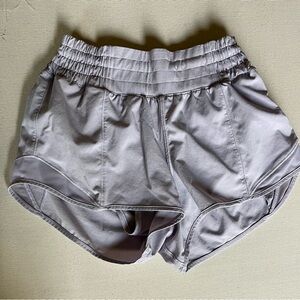 Lululemon 2.5” High-Rise Hotty Hot Shorts Size 2